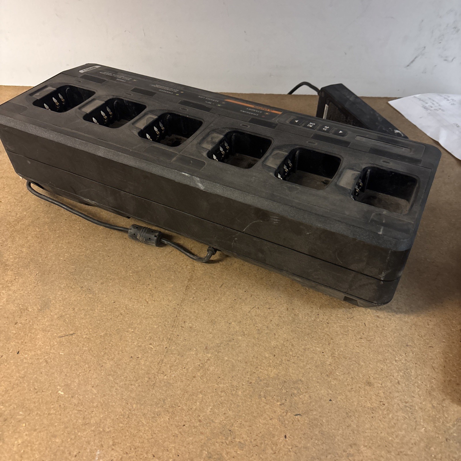 Motorola Impres 2 PMPN4283A Multi-Unit 6 Slot Battery Charger w/ Power Supply