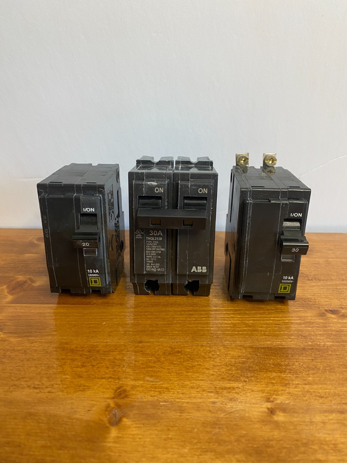 THQL2130 QO220 QO230 Circuit Breakers 2-Pole 30-Amp/20-Amp – Lot of 3