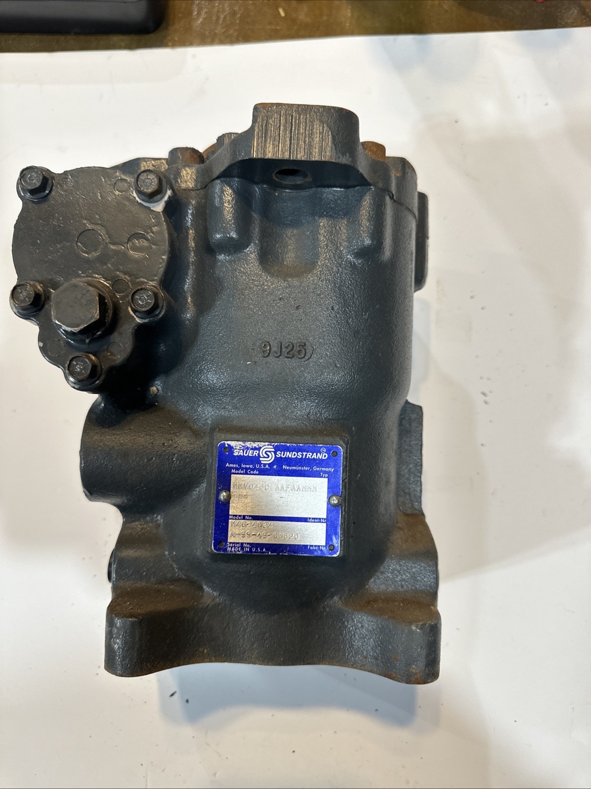 SAUER SUNDSTRAND, MMV046C AAFAANNN Model M46-4024 A-99-49-03820 Pump
