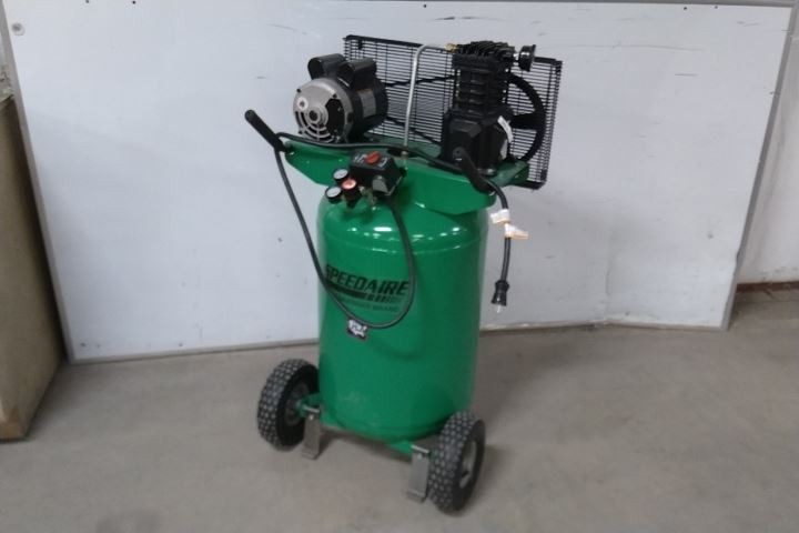 Speedaire 48UY04 2 Output HP 120VAC; 240VAC 30 Gal Tank Portable Air Compressor