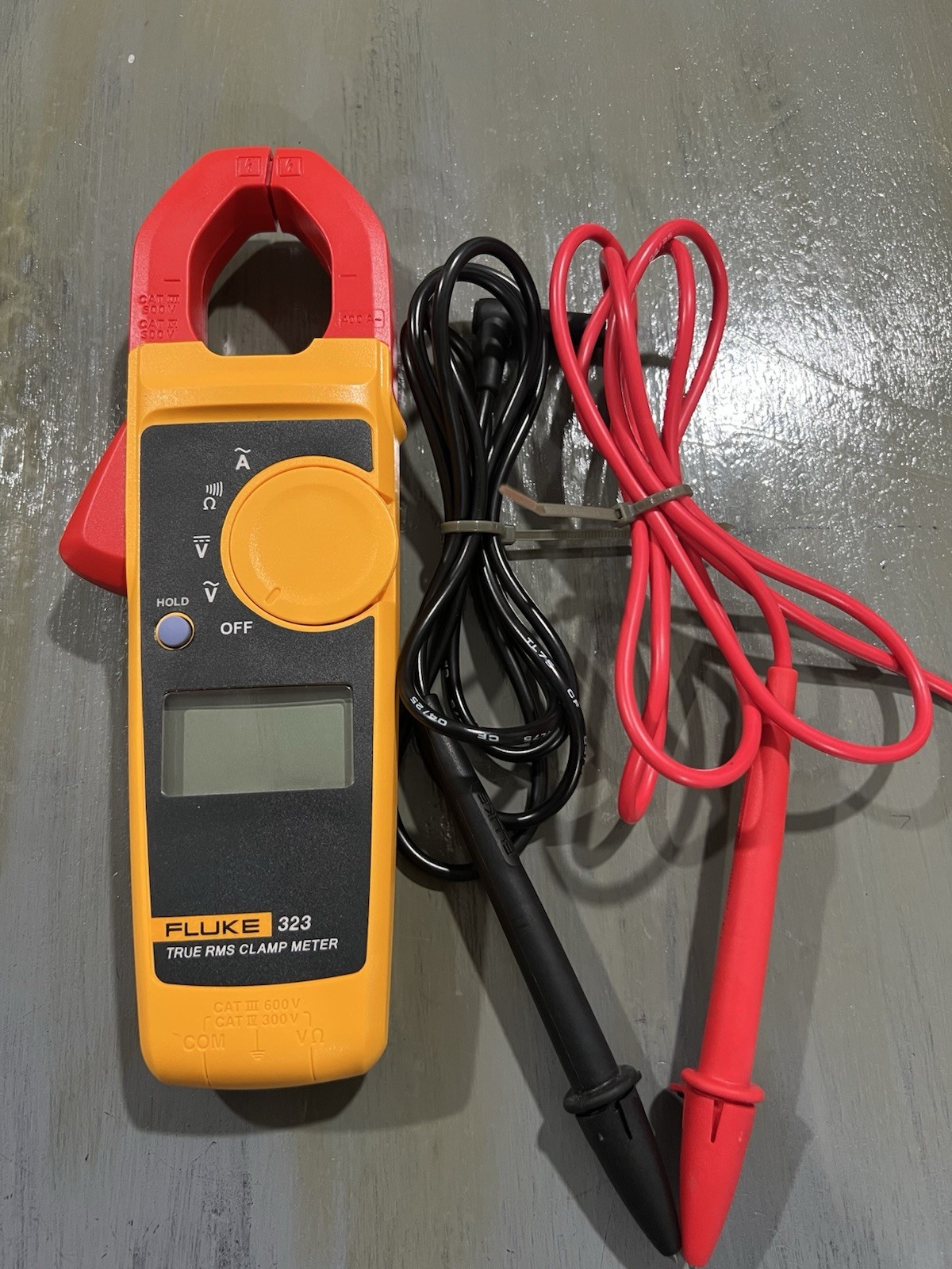 Fluke 323 Clamp Meter (4152628)/OEM FLUKE POUCH INCLUDED/SHIPS FAST!!!