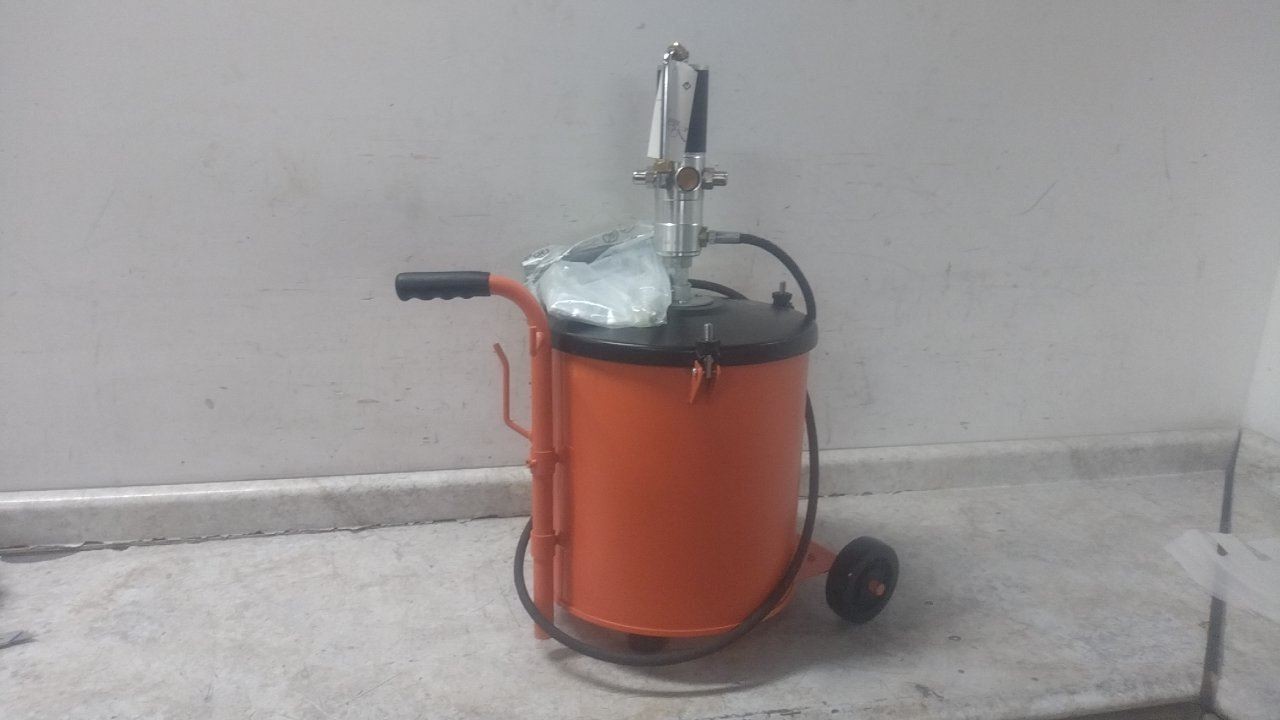 Westward 45CT58 2.4 Lb/Min Max Flow Rate Portable Air Operated Grease Pump