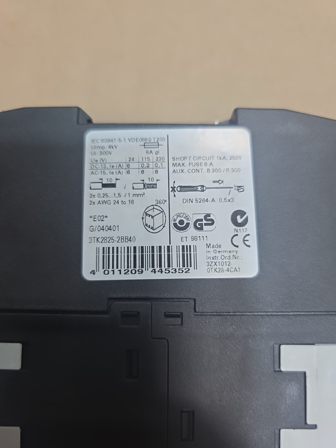 Siemens 3TK2825-2BB40 Safety Control Relay