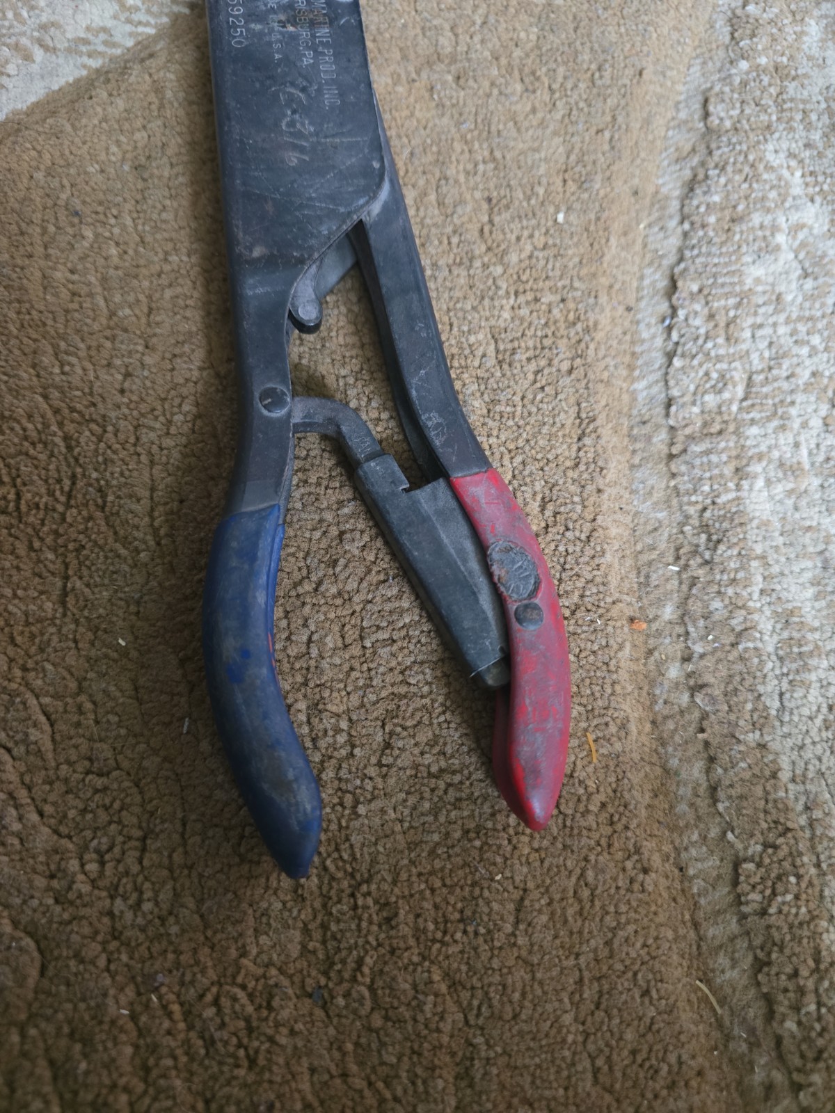 Amp/Tyco/TE CONNECTIVITY 59250 Red and Blue T head ratchet Crimp tool