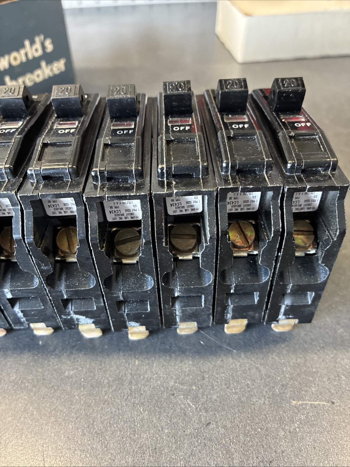 Lot Of 10 Square D QO 120 Circuit Breakers 120 / 240 Vac 20 Amp Single Pole