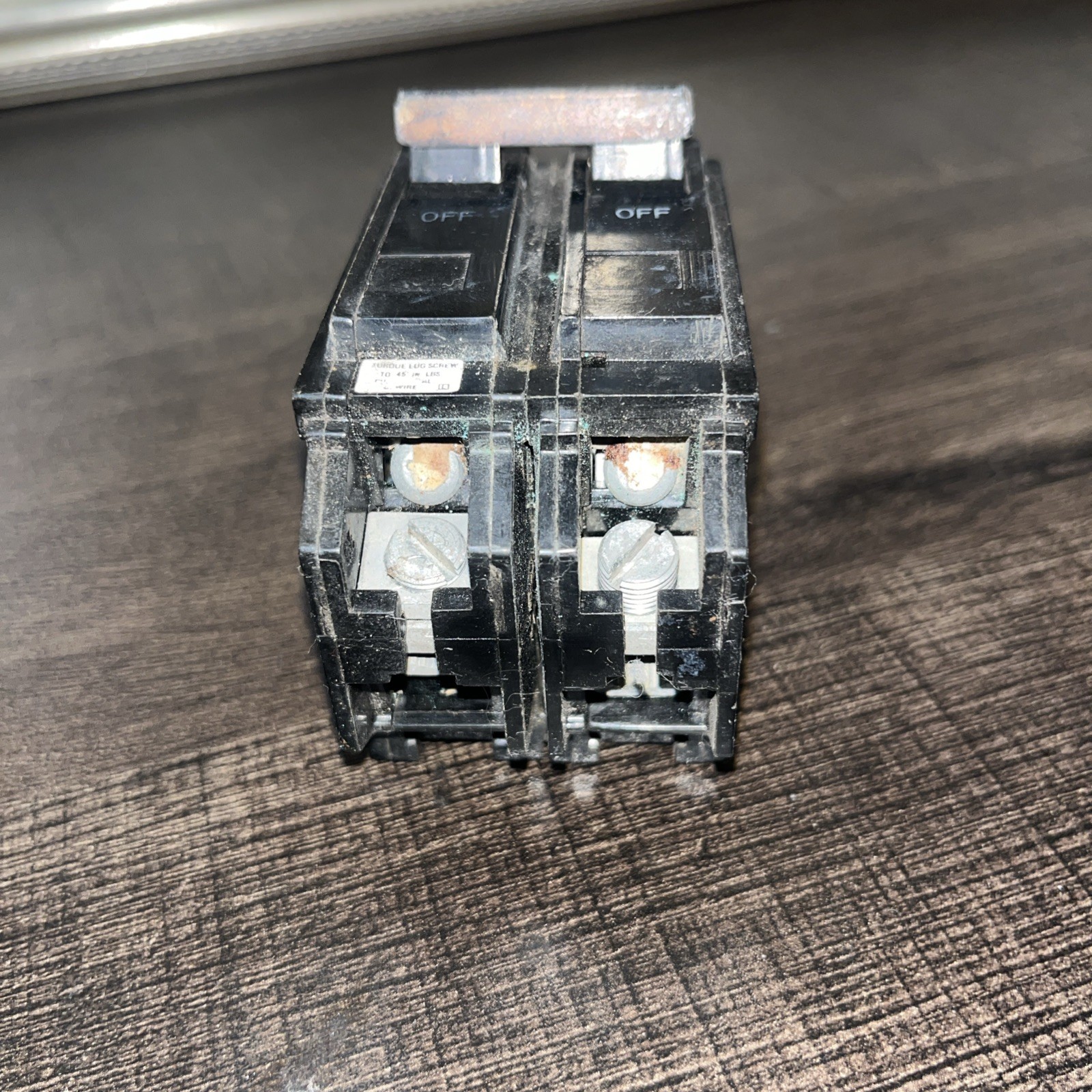 GE THQL21100, 2 Poles, 100 Amps, 120/240 VAC