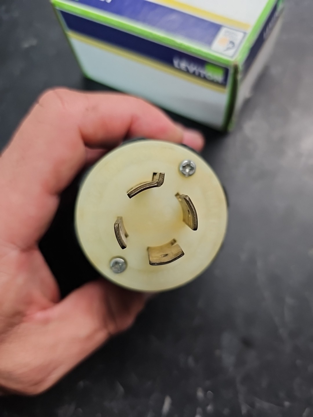 New Leviton 2733 Locking Plug Black 30A 480V 3P 4 Wire Grounding L16-30R