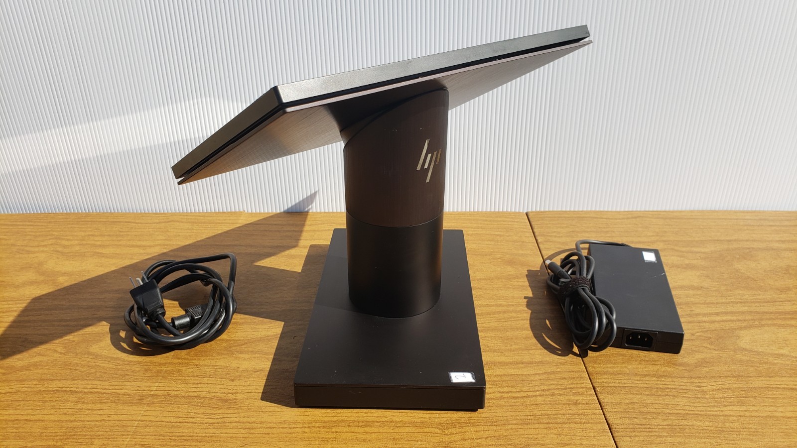 HP Engage One 143 AIO PC i3-7100U 2.4GHz 8GB 128GB SSD Touchscreen Ubuntu Linux