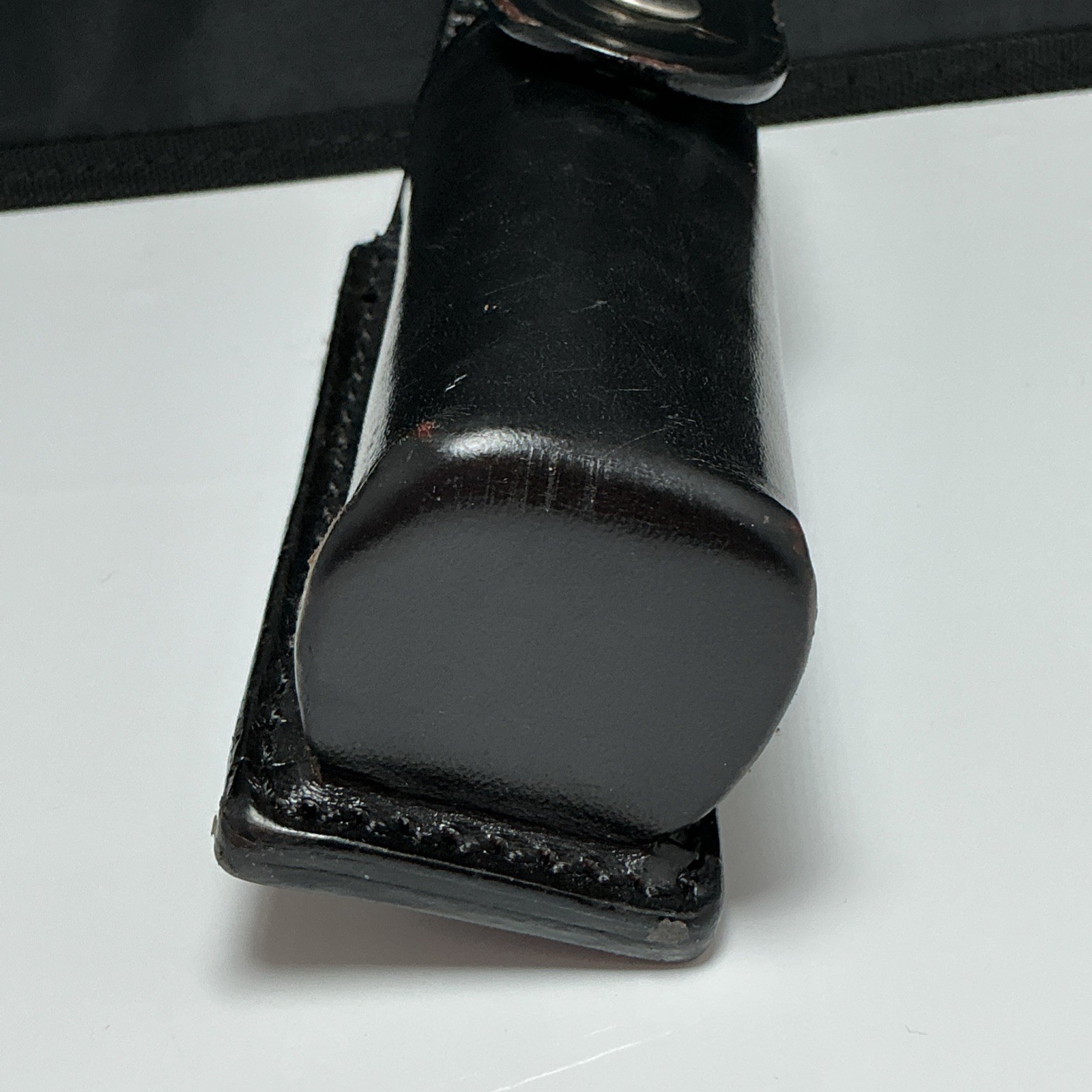 Black Molded Leather Flashlight Pouch Duty Belt Holder Stinger 26110