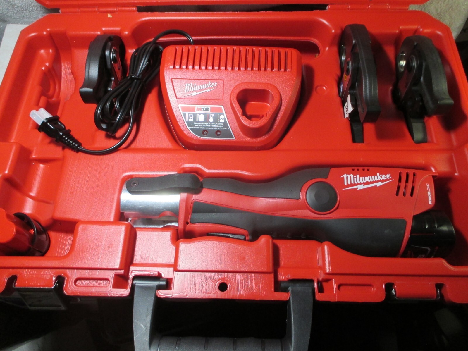 Milwaukee 2473-22 M12 Force Logic Press Tool Kit with 3 Jaws looks prefect
