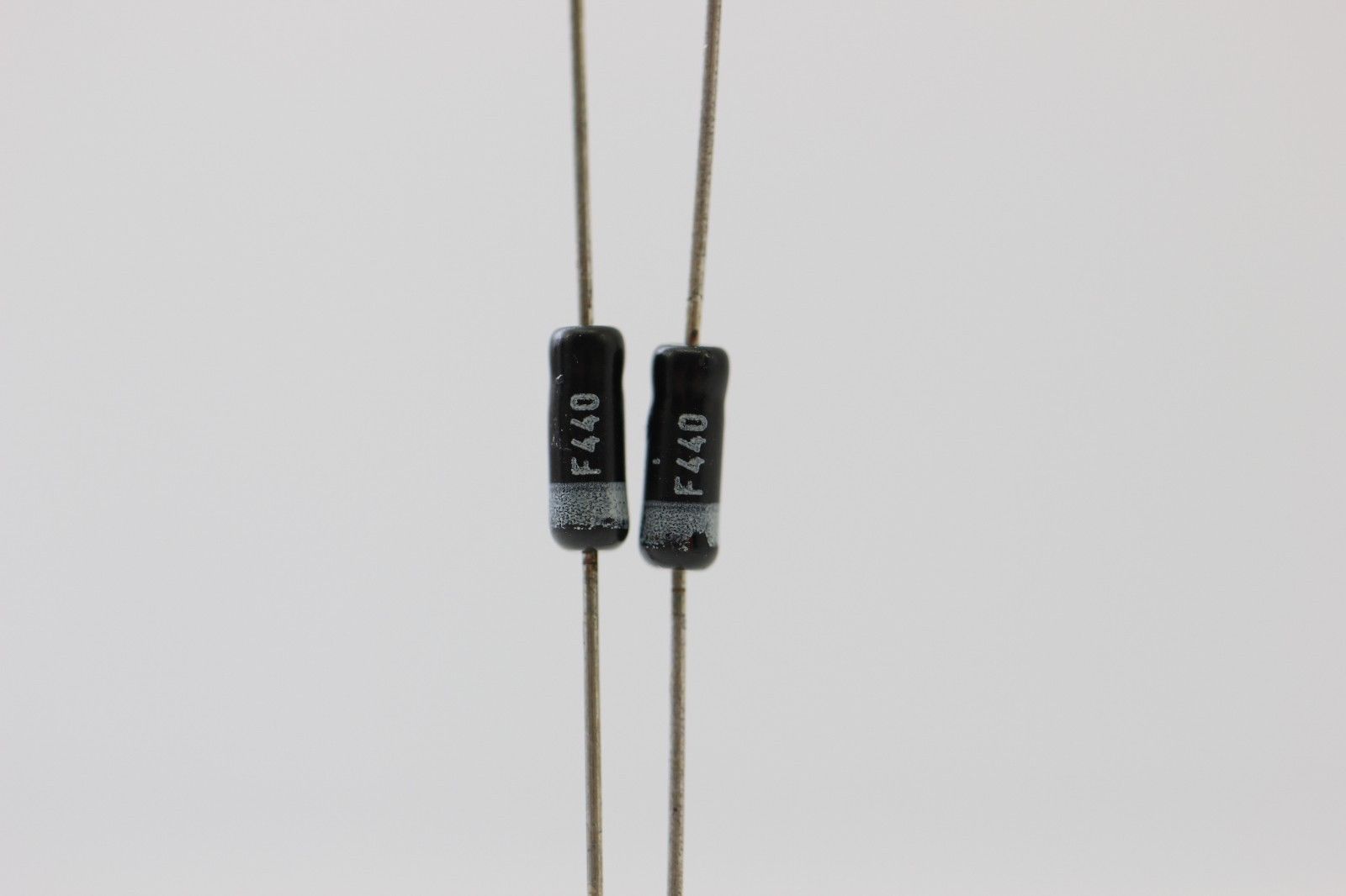OF305 DIODE NOS( New Old Stock ) 1PC. C486U321F270614