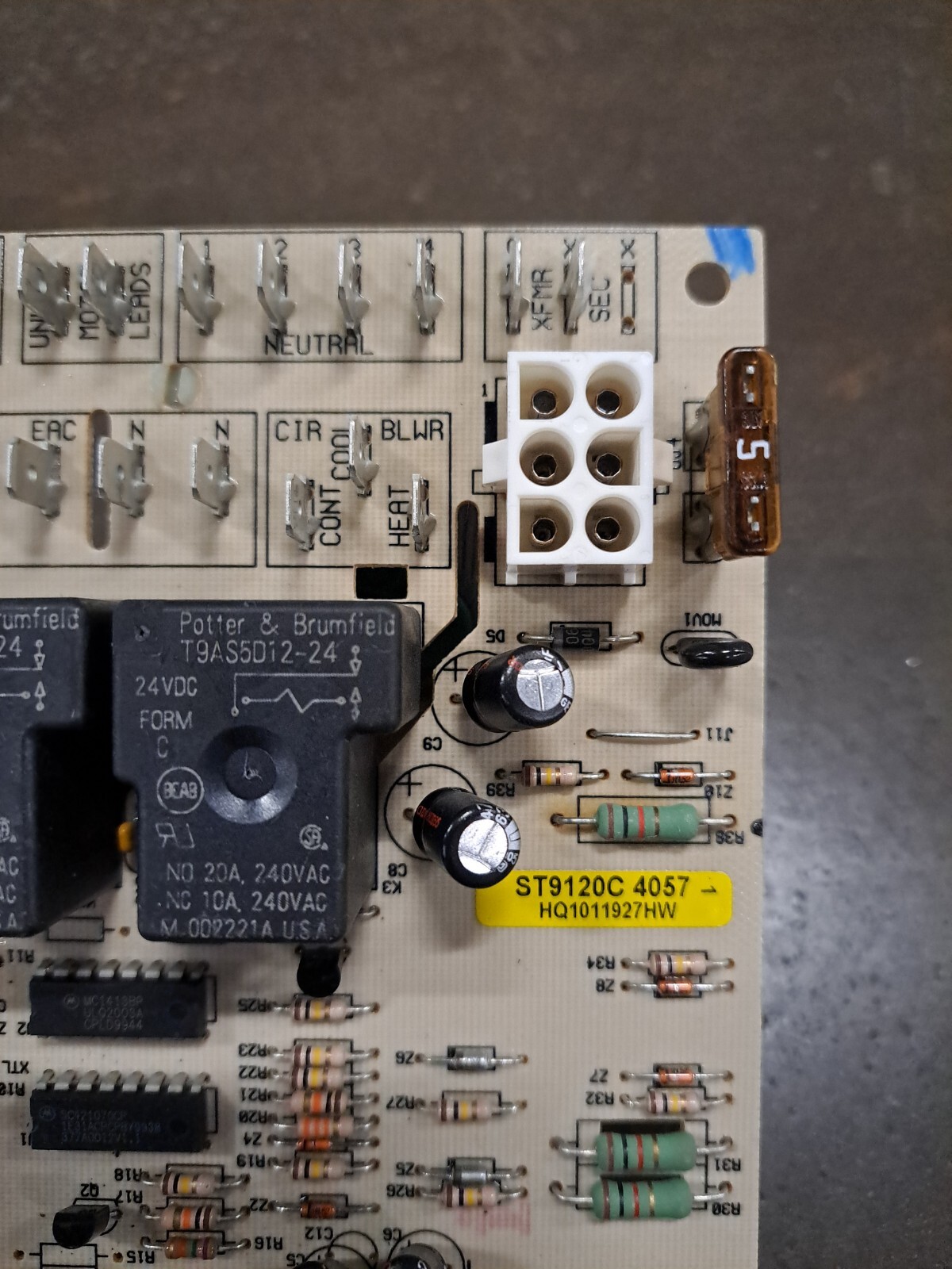 Honeywell ST9120C 4057 Furnace Control Board HQ1011927HW used ST9120C4057