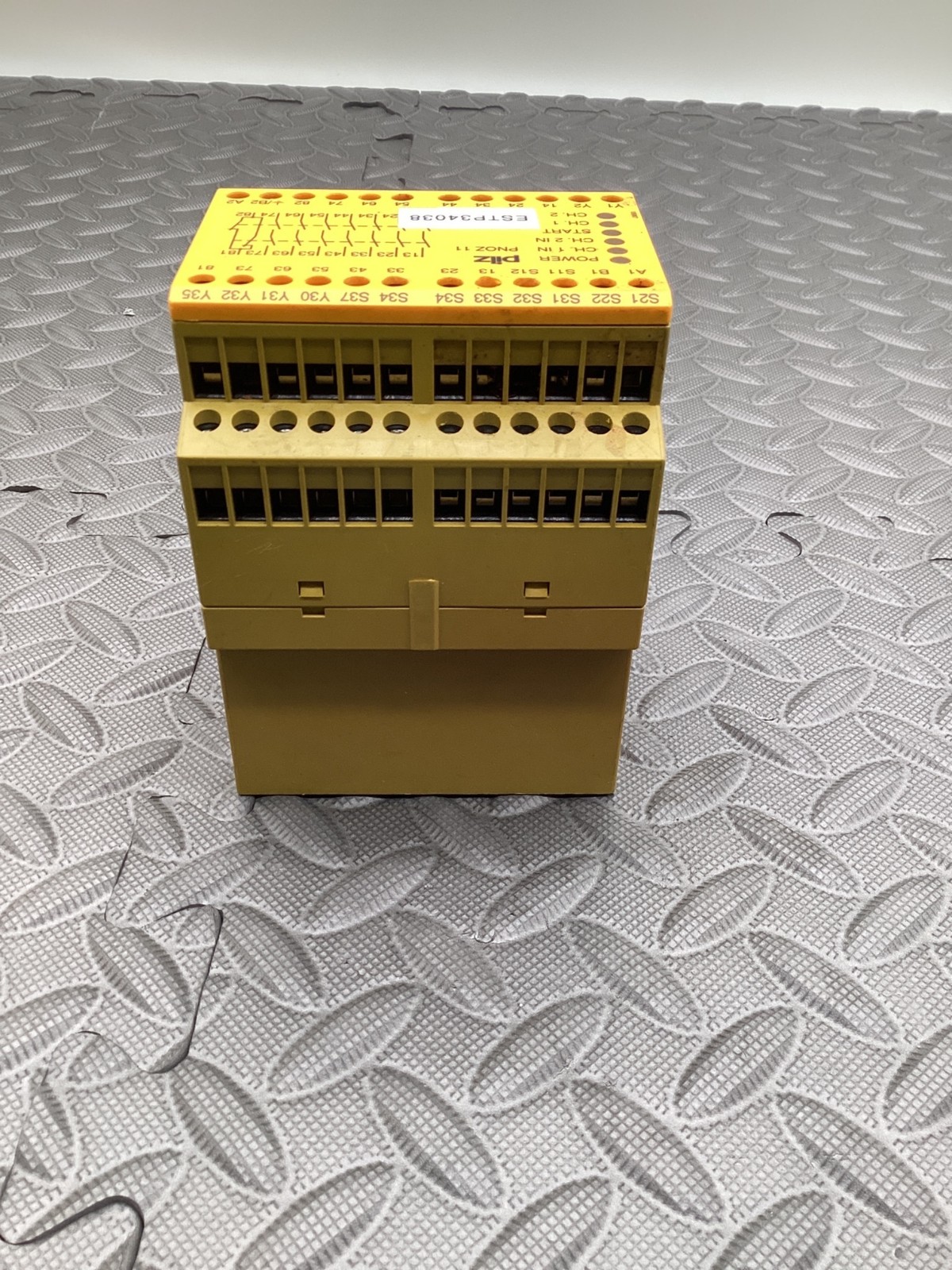 PILZ 774080 PNOZ 11 Safety Relay 24VAC/DC 7NO 1NC USED
