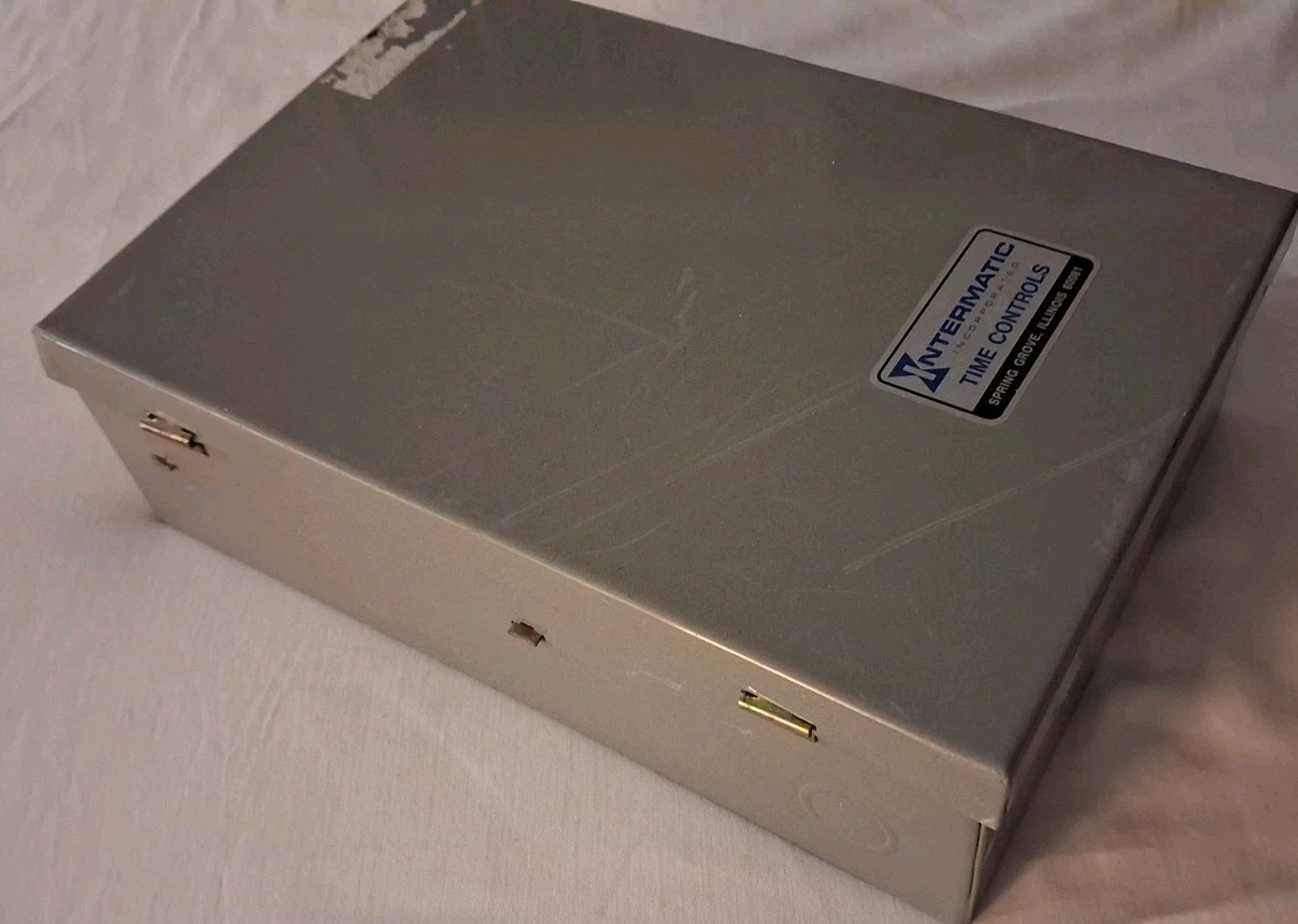 Intermatic T7401B 7-Day Mechanical Time Switch 4-Pole Enclosure