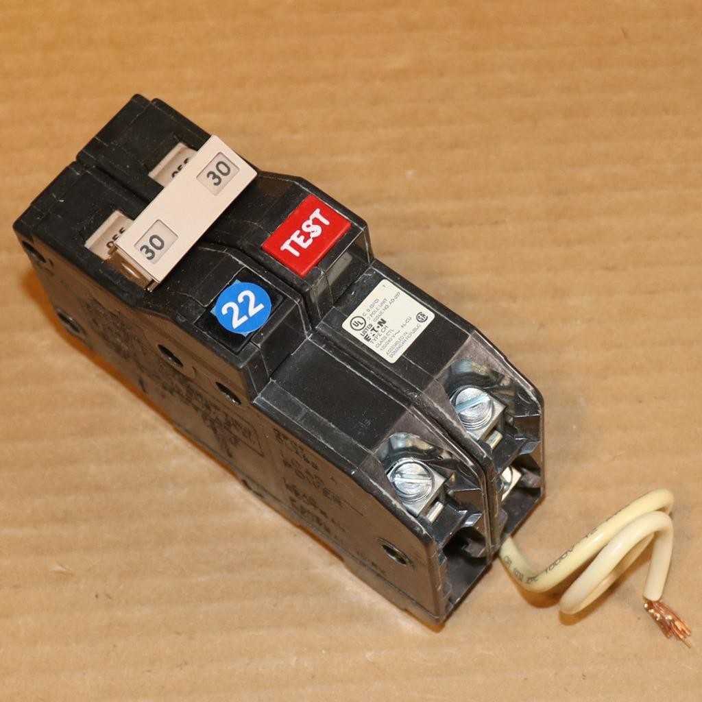 One Eaton Cutler Hammer CH230GF 2 Pole 30 Amp GFI Ground Fault Breaker BU#22