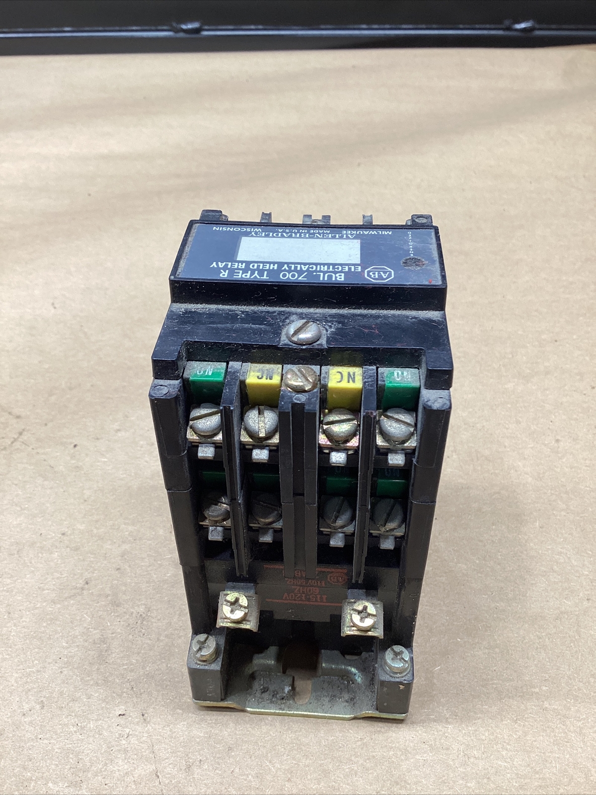 Allen Bradley BUL 700 Type R Electrically held relay 700-R620A1 ser B #704K83