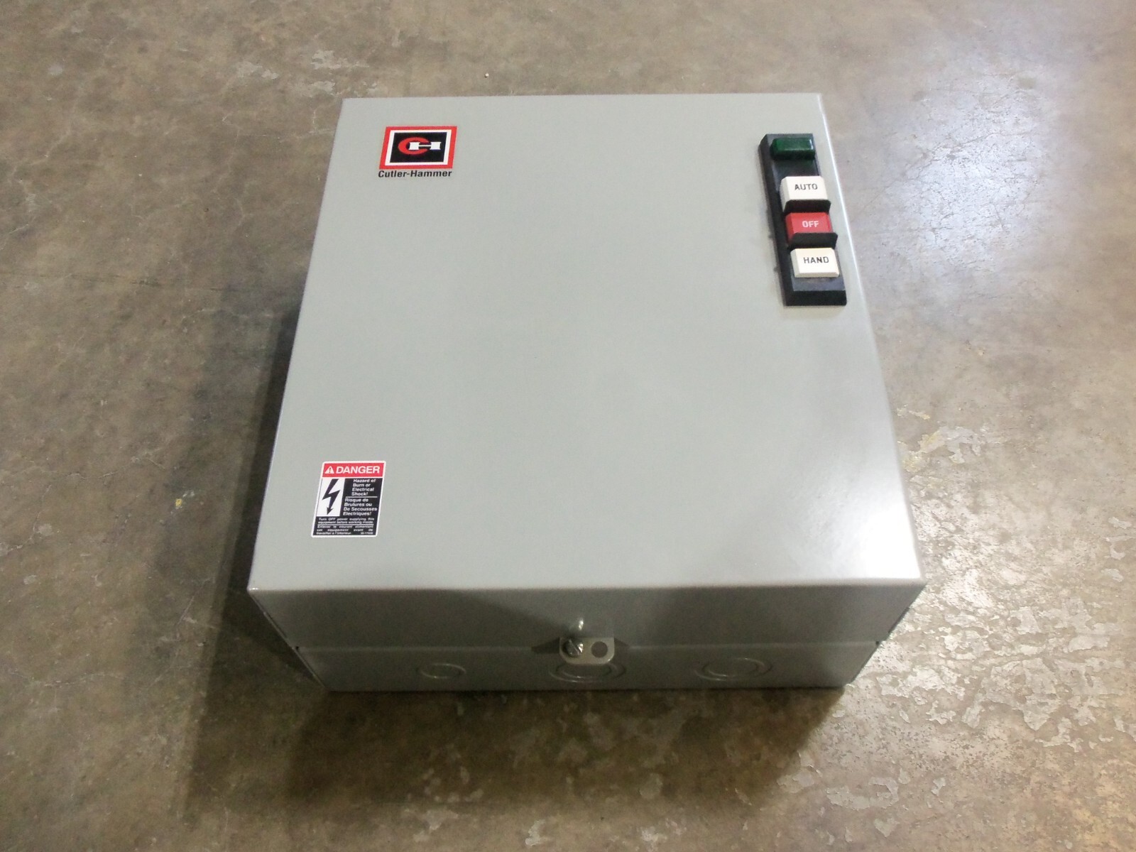 NEW CUTLER HAMMER ECL03C1A6A LIGHTING CONTACTOR ELECTRICALLY HELD SERIES AK
