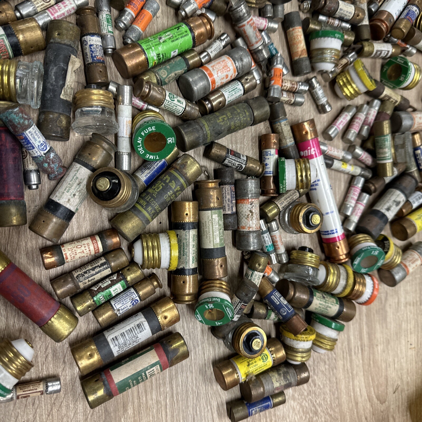 200 Random Mixed Fuses Lot Of 200