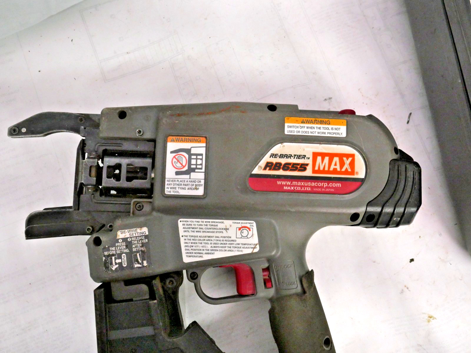 MAX RB655 Rebar Tier with (3) Batteries , Case ,Charger and Manual , Works Fine