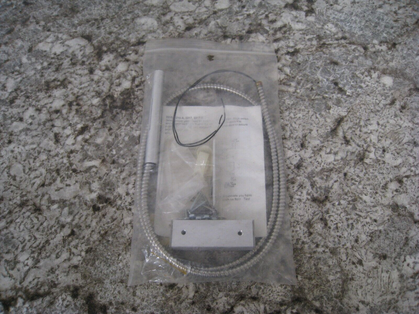 New Sentrol 2215A-L 2200 Series Surface Mount Magnetic Contact Free Shipping