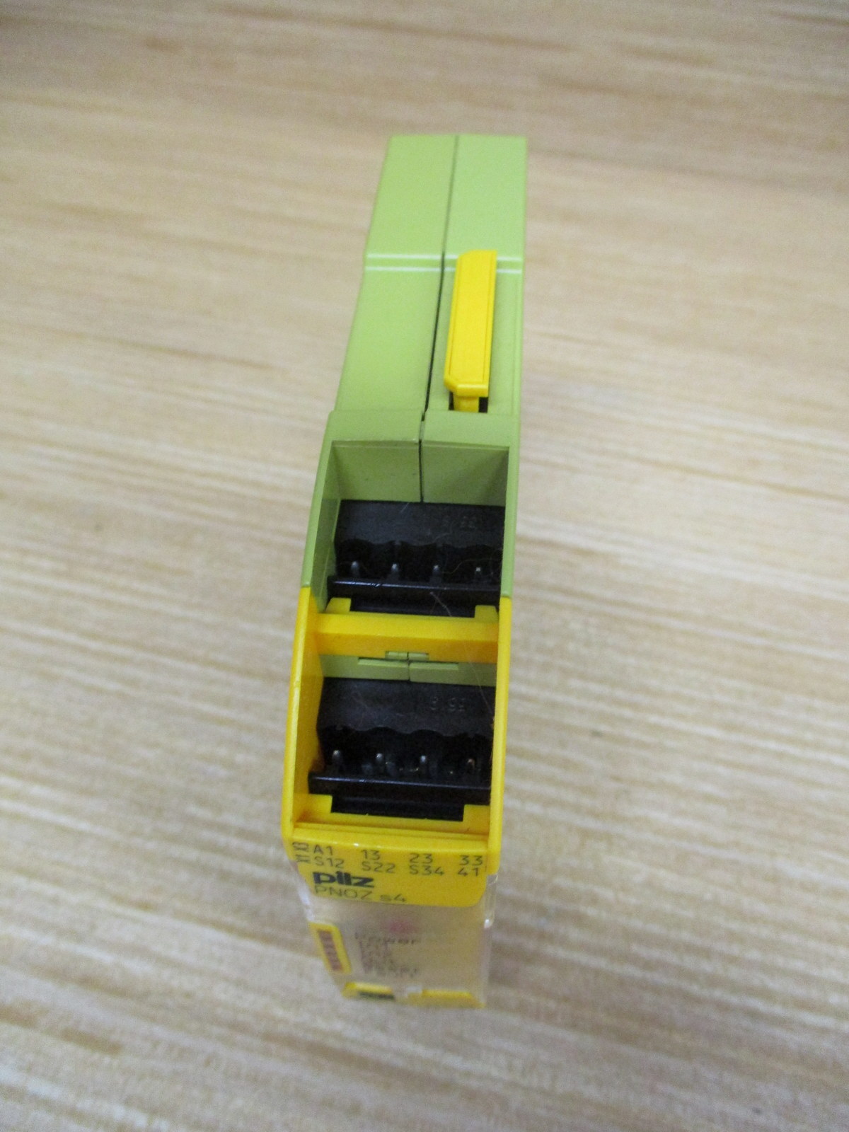 Pilz PNOZ s4 C 24VDC 3n/o 1n/o Safety Relay 751104 W/O Terminal Adapters