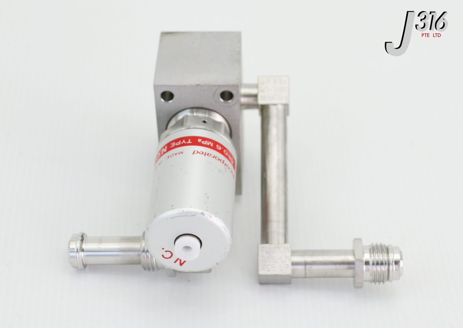L24779 (LOT OF 20) FUJIKIN DIAPHRAGM BLOCK VALVES, TYPE N.C. 0.5~0.6MPA 565994