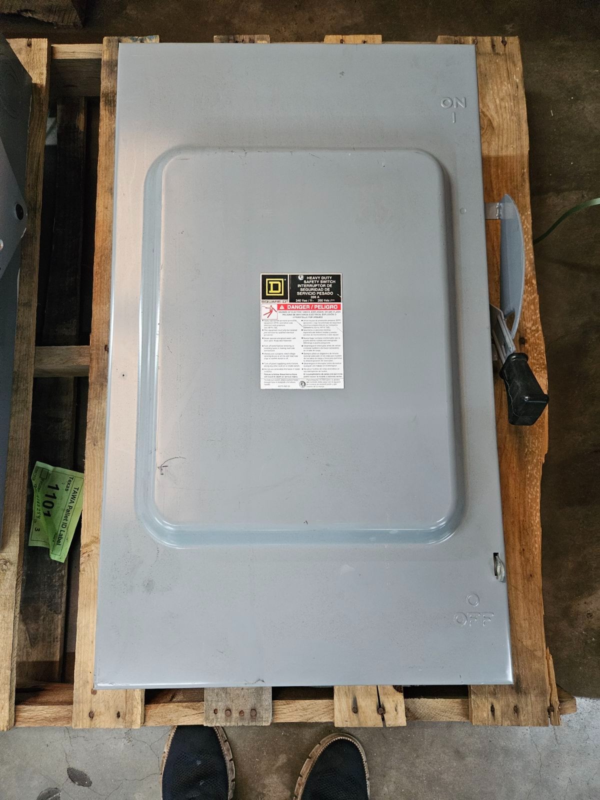 D324N Square D Switch 200 AMP 240 volt Fused Fusible Disconnect*NEXT DAY OPTION*