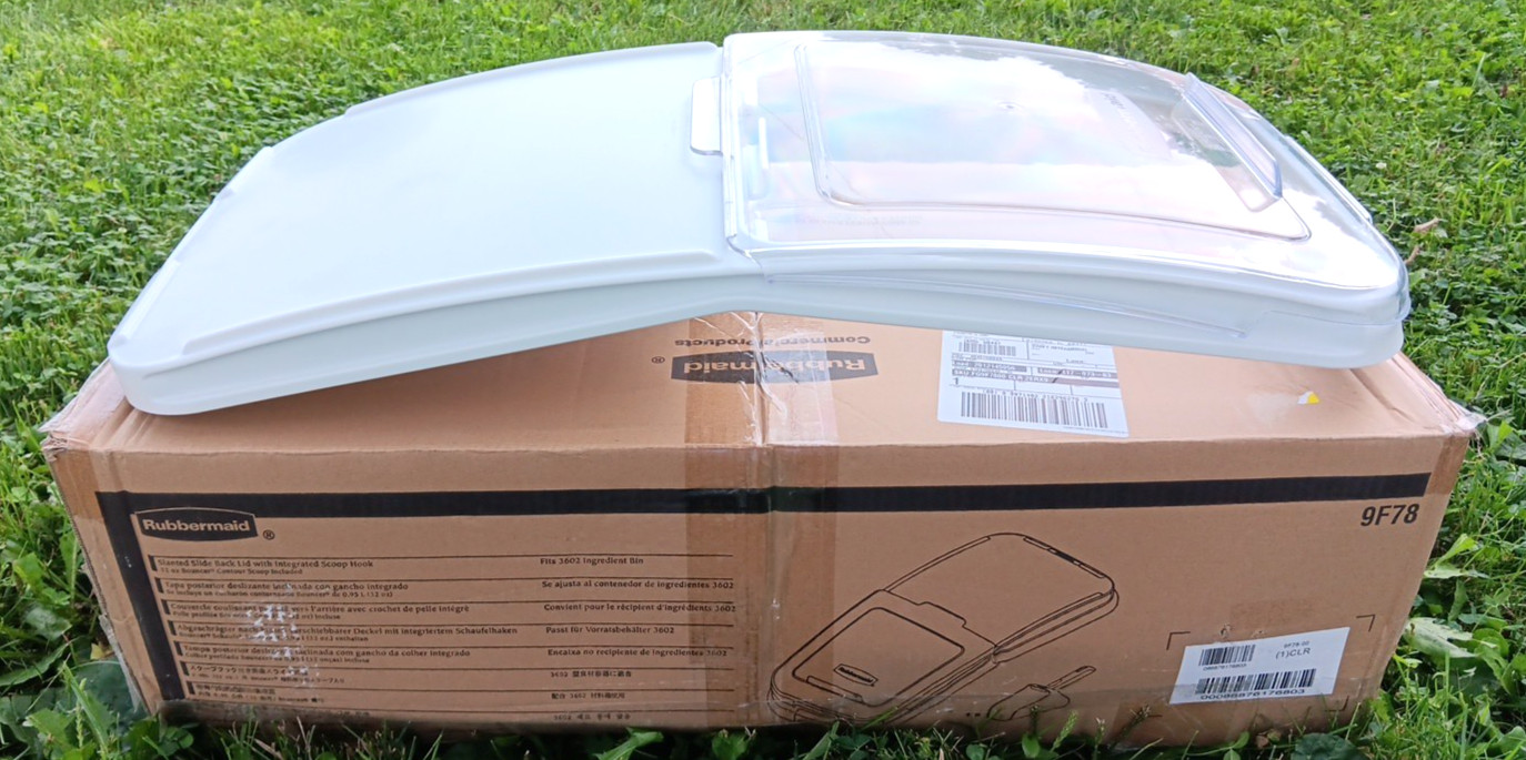 Rubbermaid FG9F7800CLR Clear Sliding Lid w/ 32 oz Scoop for 3602-88