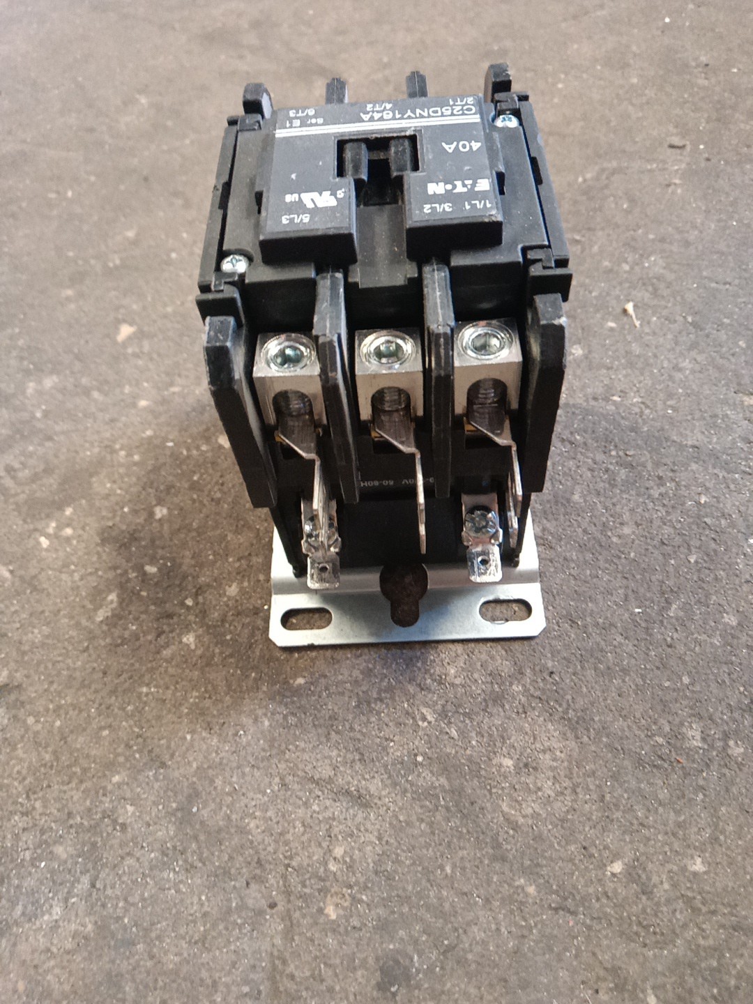 Eaton C25DNY164A Definite Purpose Contactor 3 Poles 110/120V AC 50/60HZ