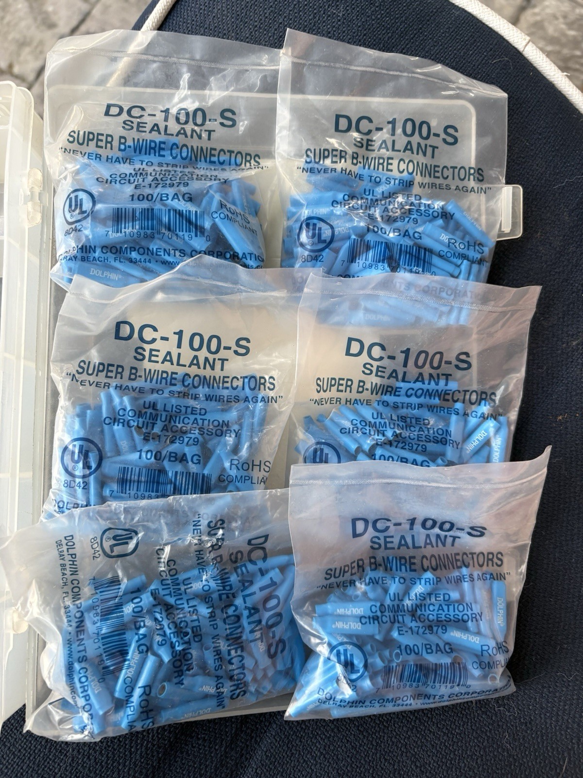 DOLPHIN DC-1000-S BOX OF 600 BLUE SUPER B WIRE CONNECTOR WITH SEALANT