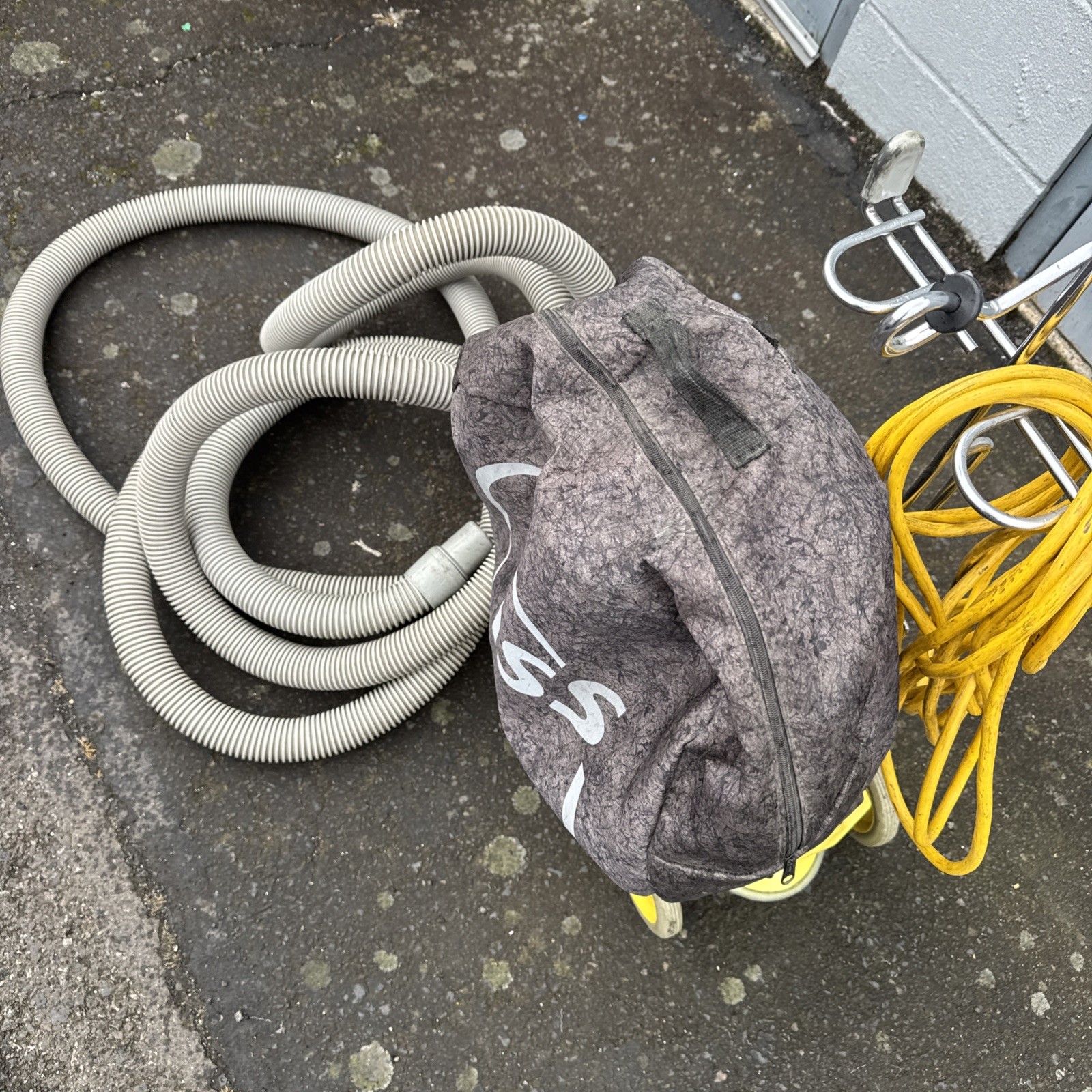 NSS M-1 PIG HEAVY DUTY PORTABLE VACUUM & BAG + HOSE WOW!! WORKS GOOD!