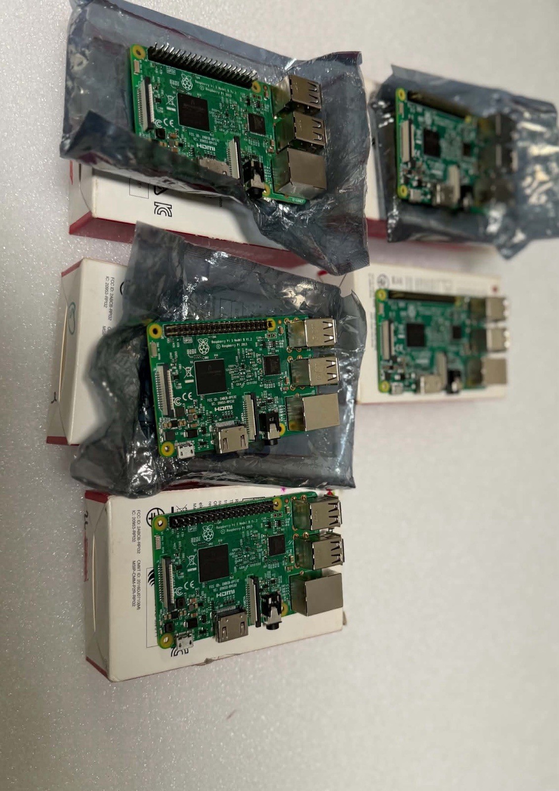 Raspberry Pi 3 Model B v1.2 Dev Board 1GB RAM WiFi Bluetooth