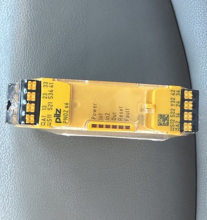 Pilz 751106 24V 3.5W Safety Relay