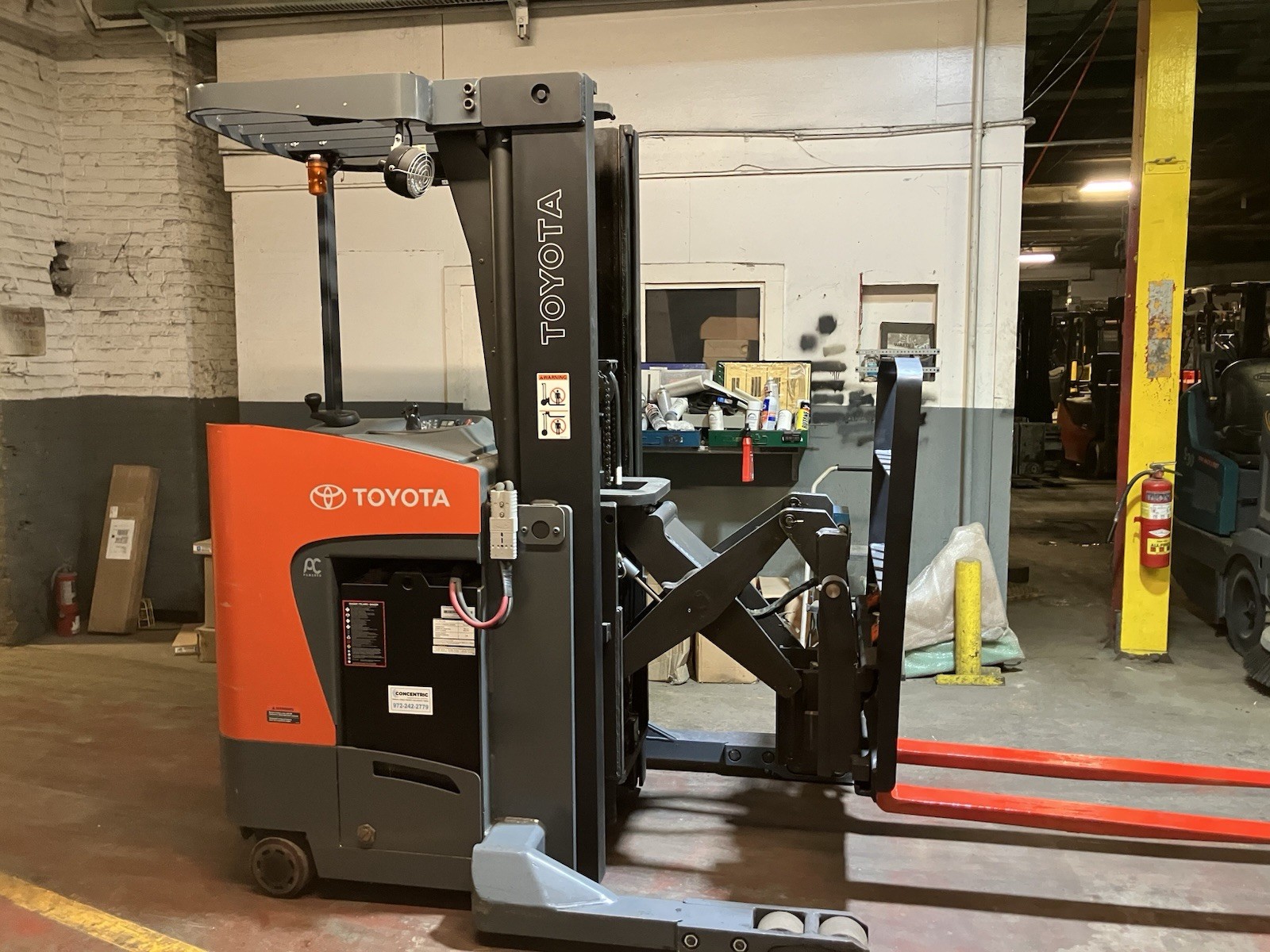 2021 Toyota 4500 LB Reach Forklift 192 Max Lift Model 8BRU23 680 Hours