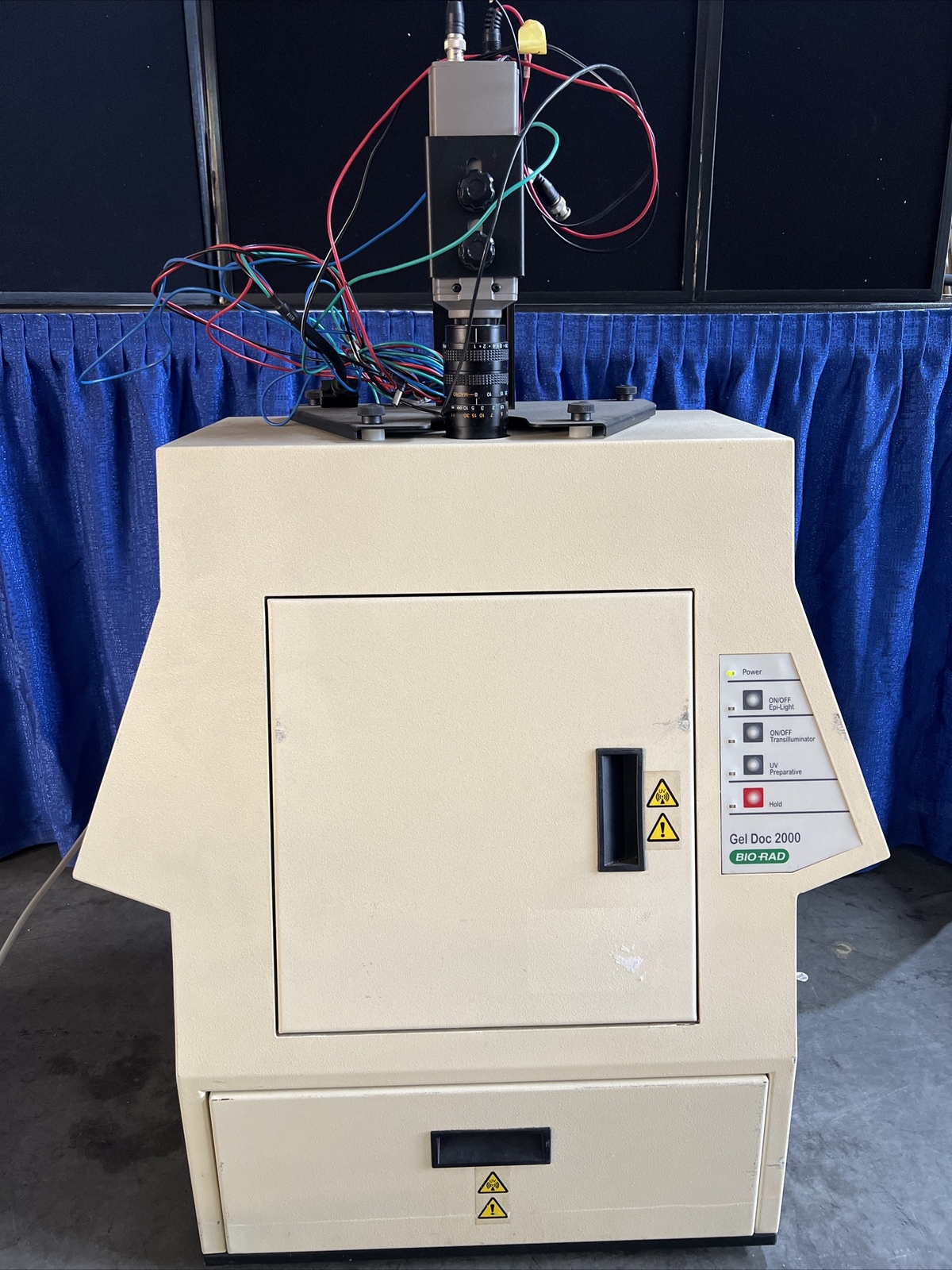 BIO-RAD GEL DOCUMENTATION SYSTEM GEL DOC 2000 WITH CAMERA