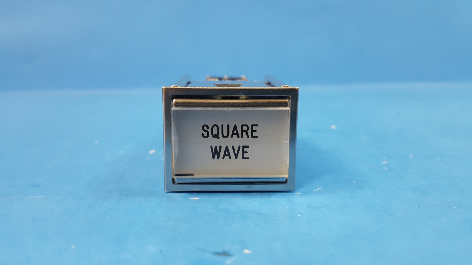 ONE PC- Indicating Switch, EATON, DPDT, 10EA1C1F10J2L(W)N1R1V13Square, Wave