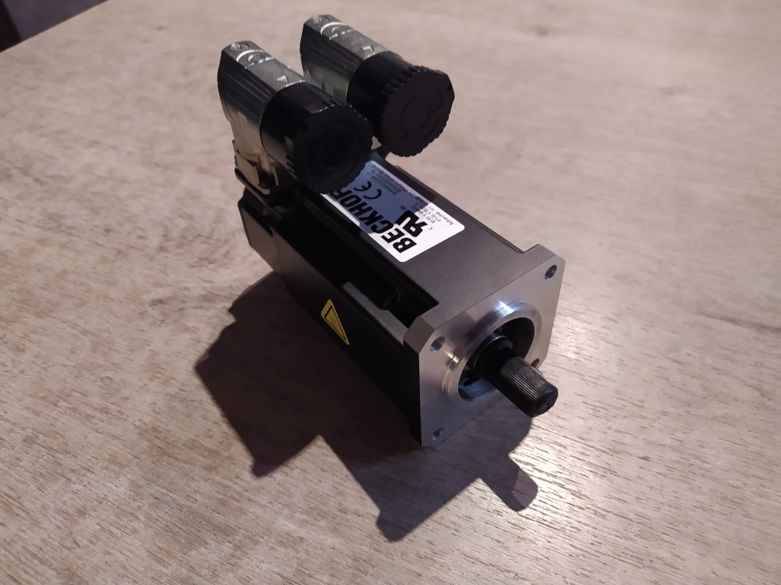 BECKHOFF AM3022-0C00-0000 SERVO MOTOR [NEW]