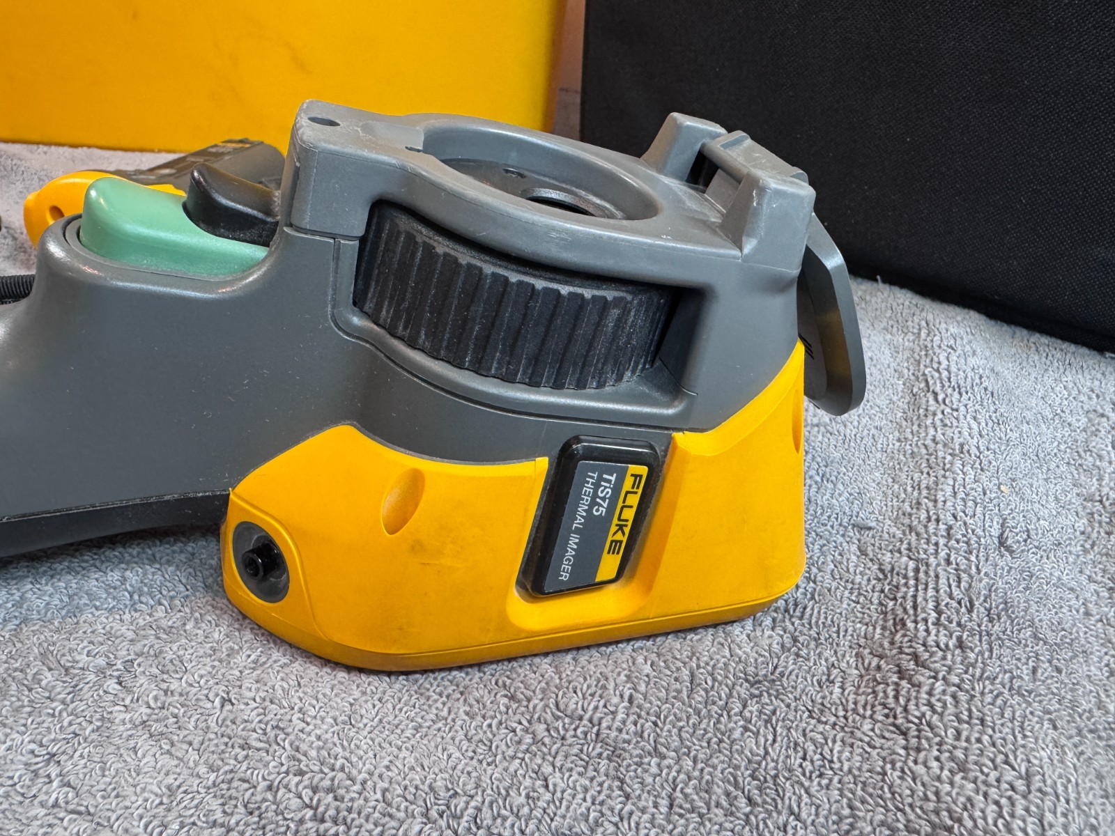 Pre-Owned Fluke TiS75 9Hz Thermal Camera Kit w/ Charger, 2 Batteries & Case