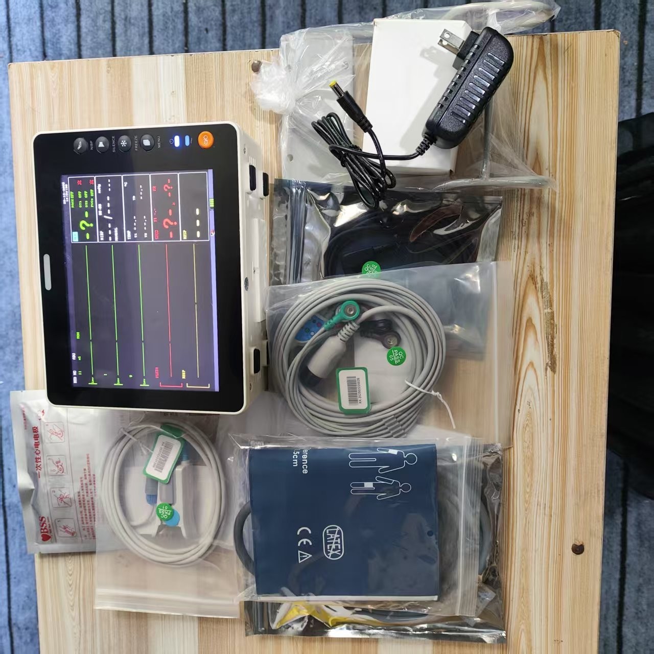 8″ Multiparameter Patient Monitor -ECG, NIBP, SpO2, PR, Temperature, Respiration