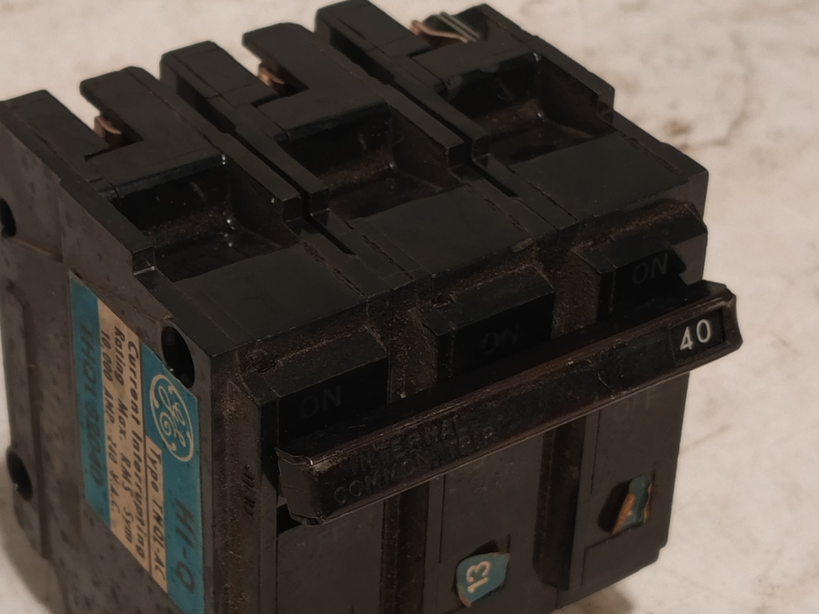 GE THQL32040 THQL-AC circuit breaker 40A 240VAC 3 pole common trip