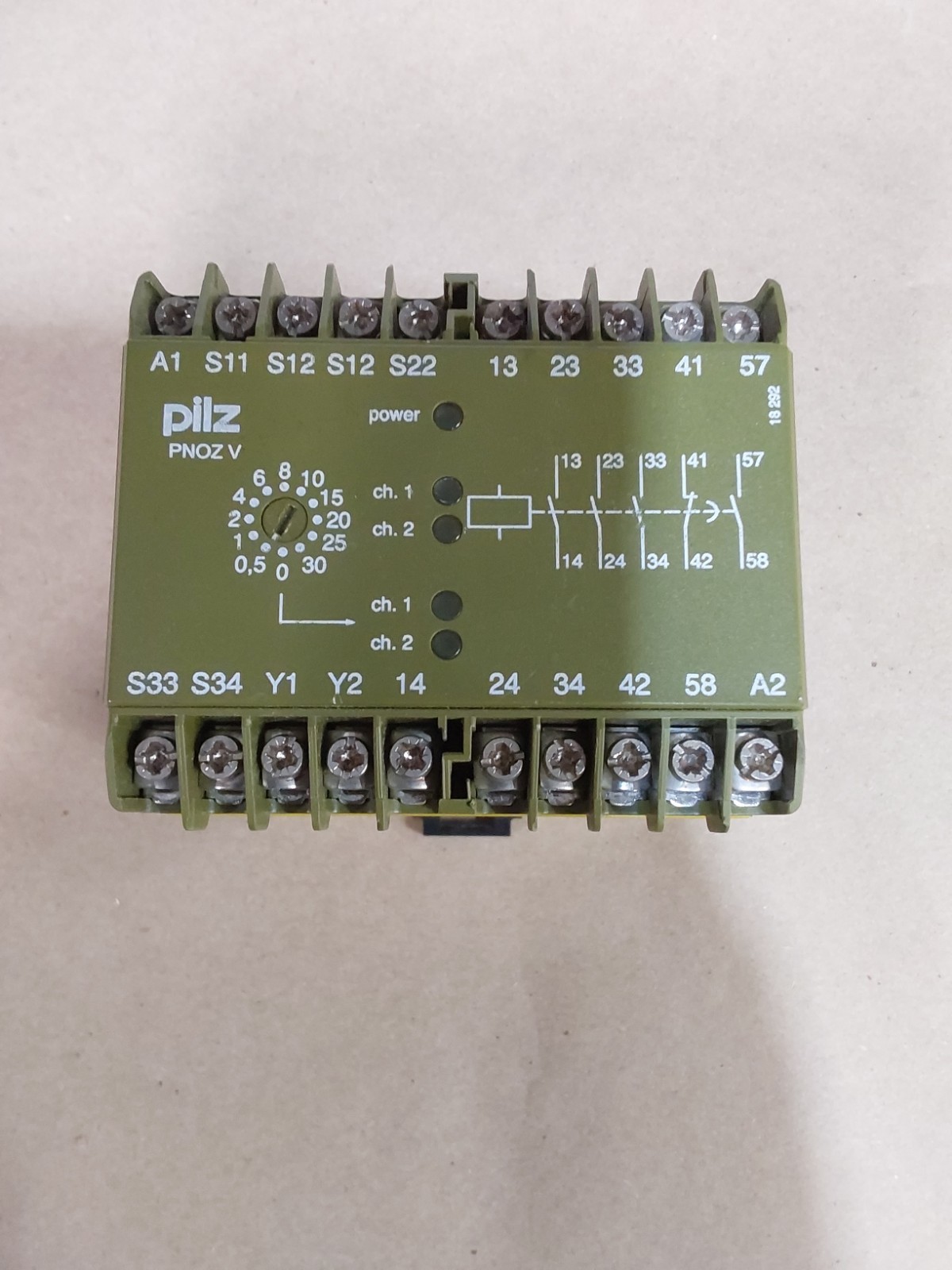 PILZ PNOZ V 30 s 24 V DC Safety Relay.