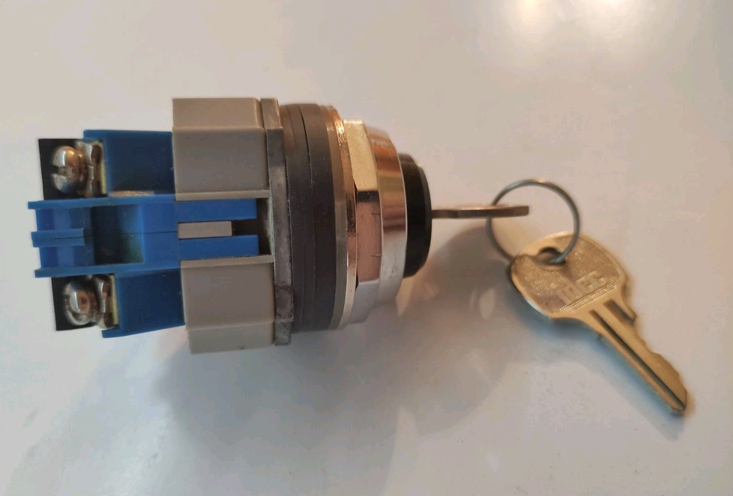 IDEC ASD Keyed Lock Switch, Non- Fixed Left, Non-Fixed Right and Fixed Neutral
