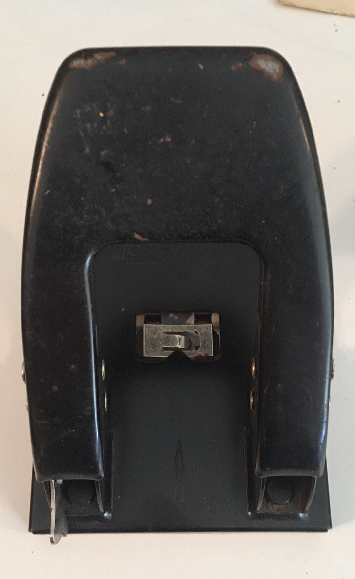*PRE-OWNED* UNIVERSAL-VINTAGE-TWO HOLE PAPER PUNCH-FREE SHIPPING*