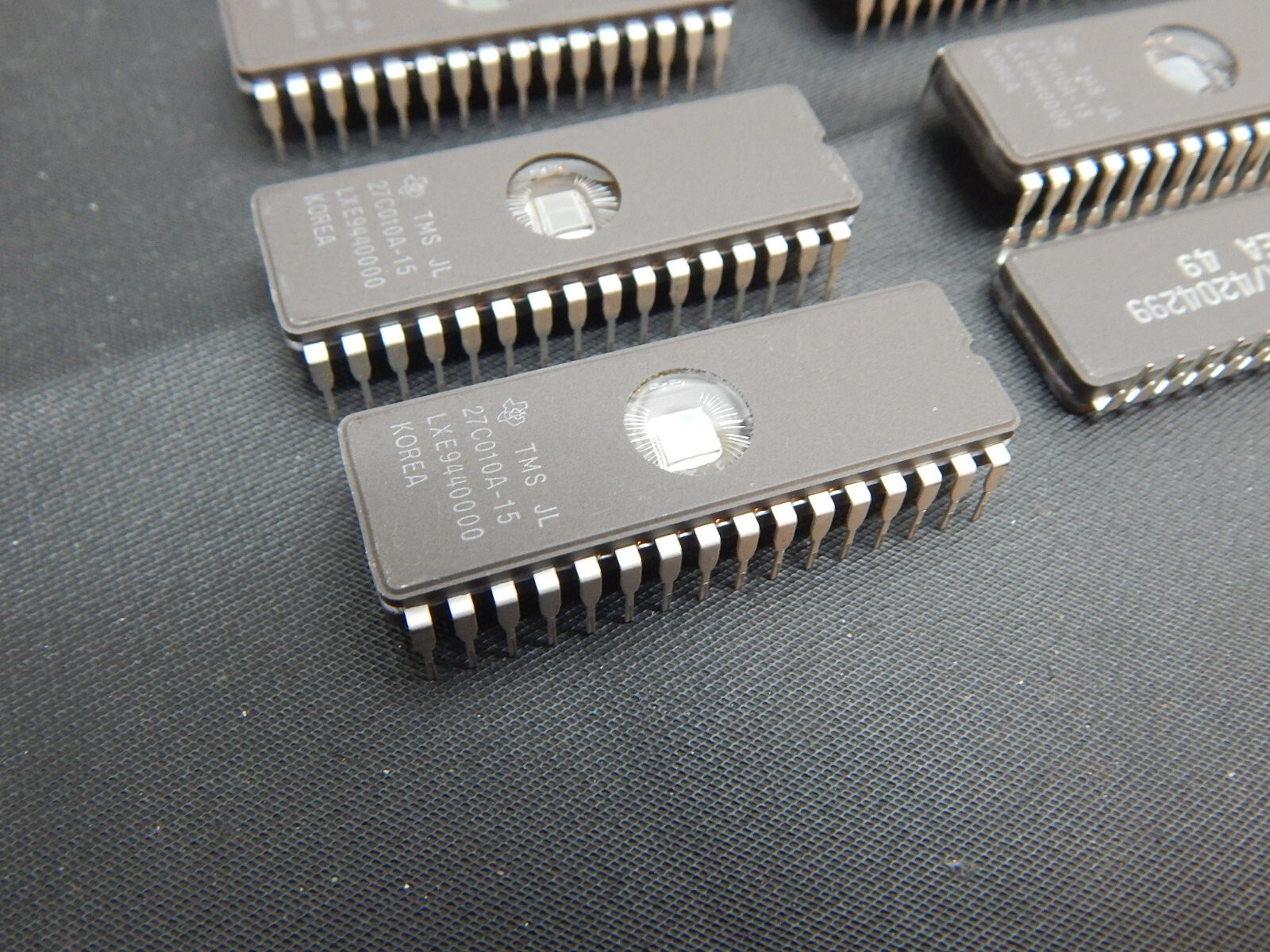 TI TMS27C010A-15JL EPROM, 128K x 8, 32 Pin CDIP – LOT OF OF 8 IC’S – FAST SHIP