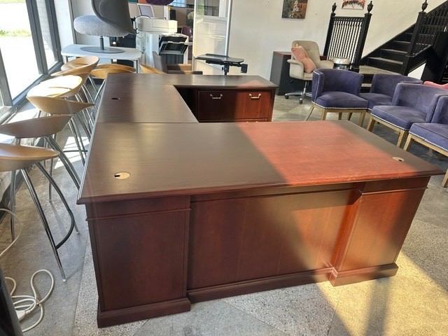 Executive traditional U Shape desk in Mahogany Wood Finish – right hand