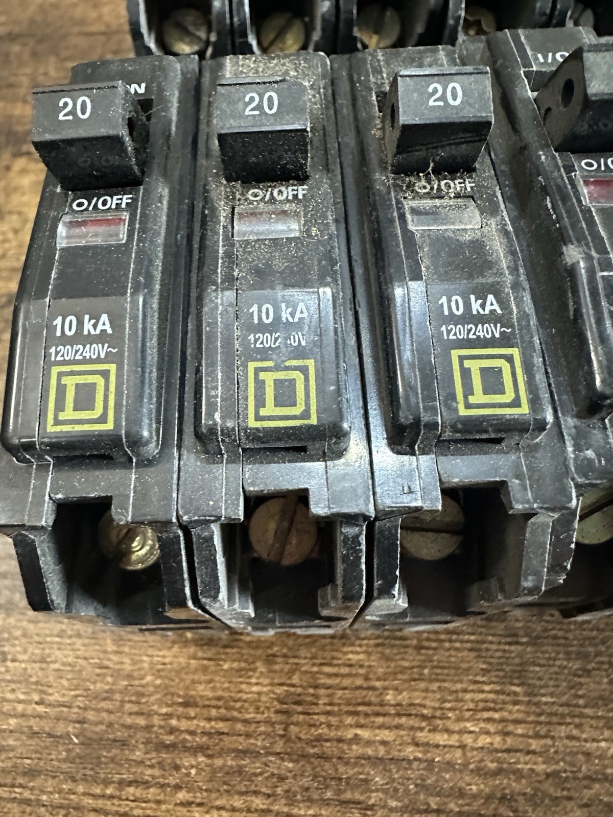 Lot of 10 Square D QO120 20 Amp Single Pole Circuit Breakers 120 240V Used