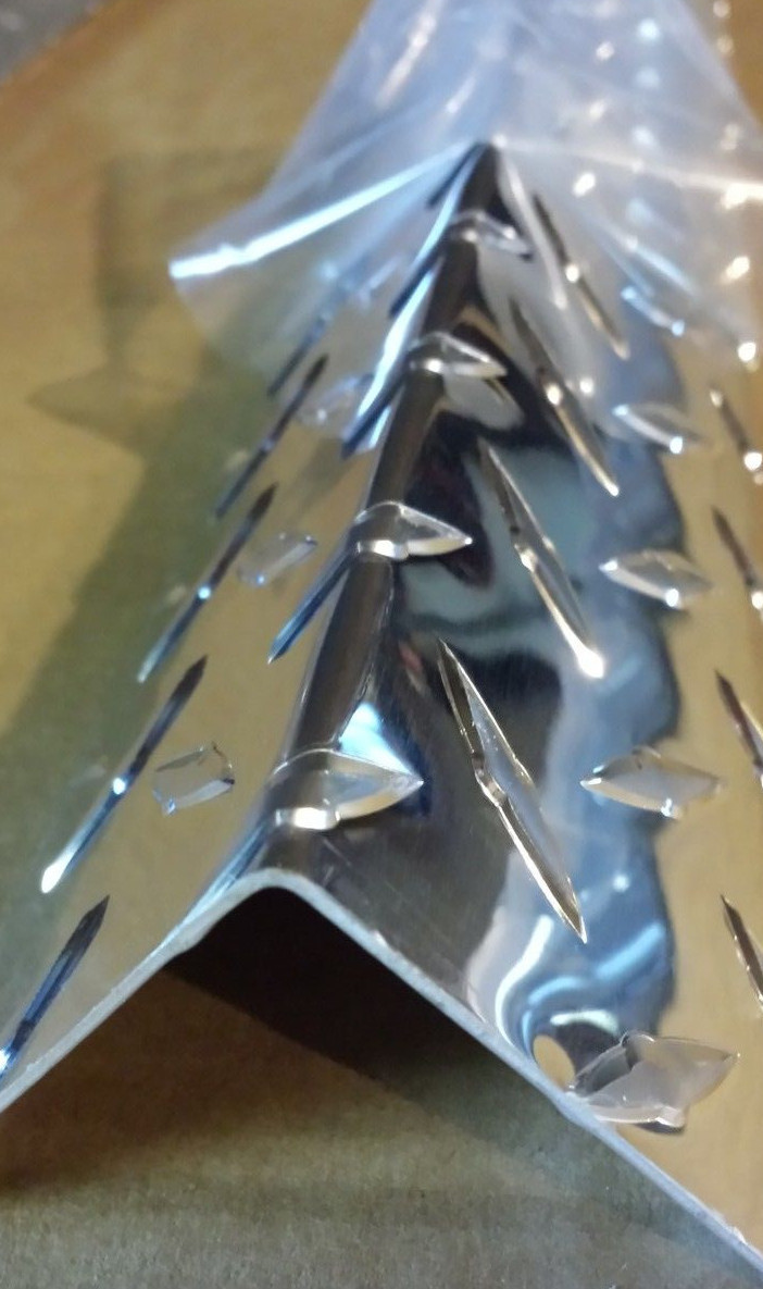 (4) 4FT Aluminum Diamond Plate Corner Guard (3″ x 3″ wing) – BRIGHT FINISH