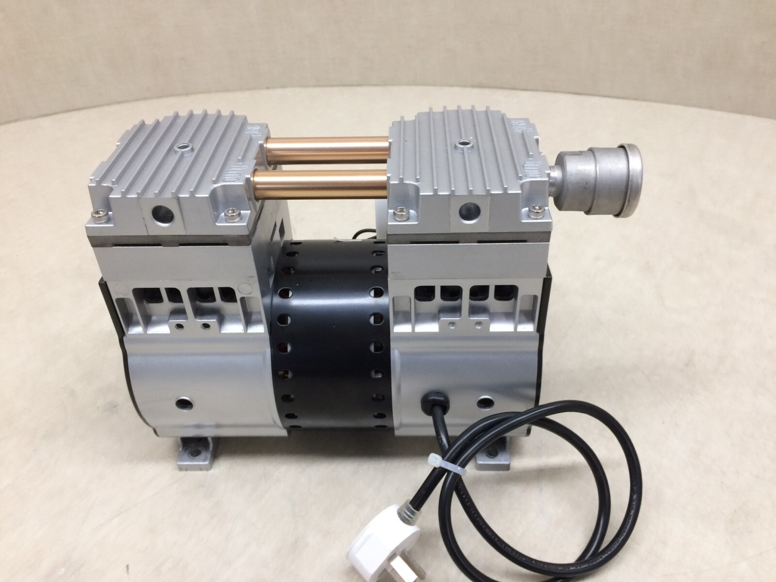 AirTech HP-200V Oil-Less Dry Rotary Piston Vacuum Pump w/ Cord