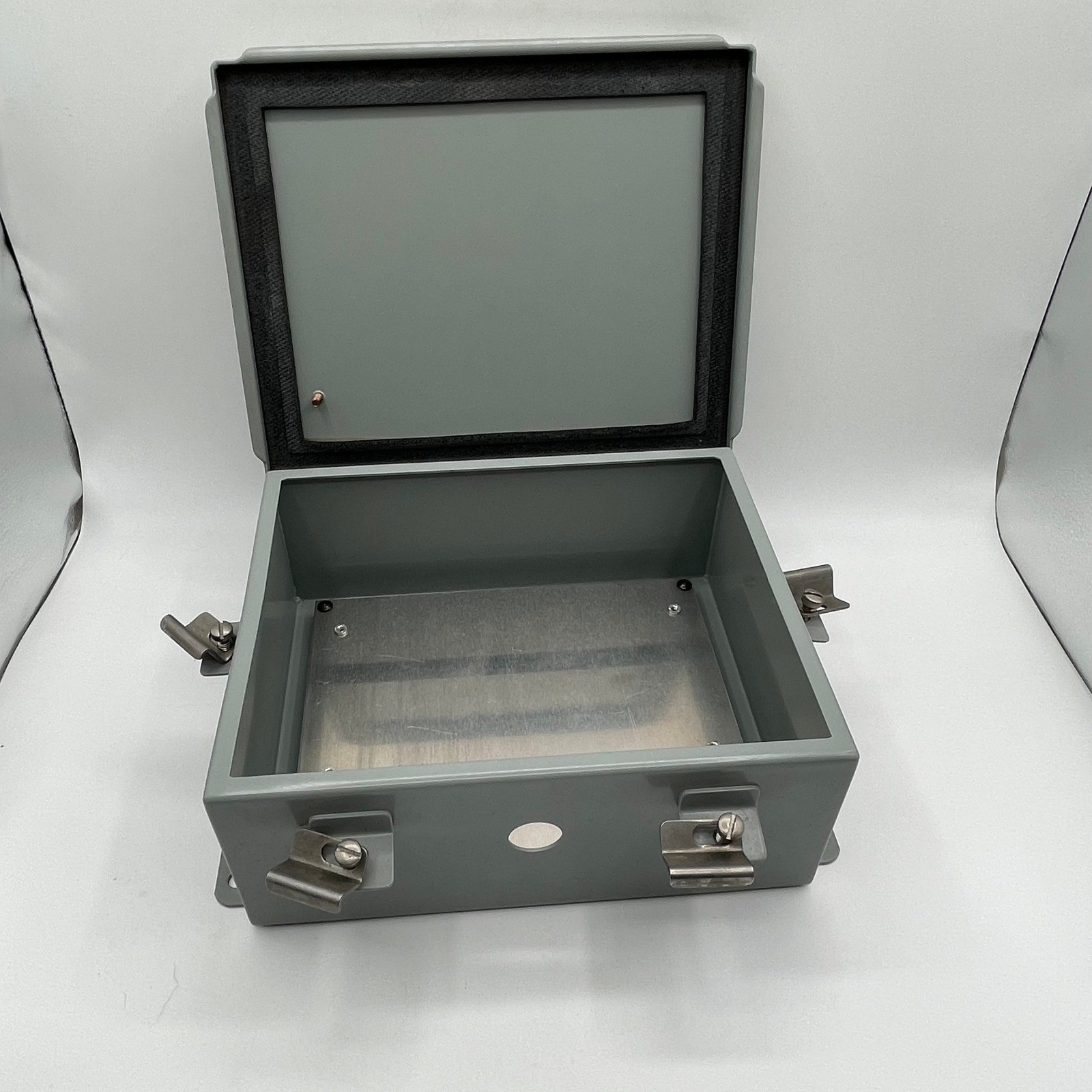 Novar Controls Outdoor Electrical Enclosure Metal Junction Box Gray 8x10x4in