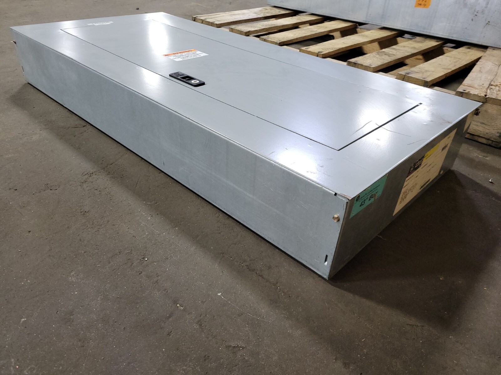 GE AQF3422MBX AXB7 A Series II Panelboard A Series II Panelboard 225 A 208Y/120V